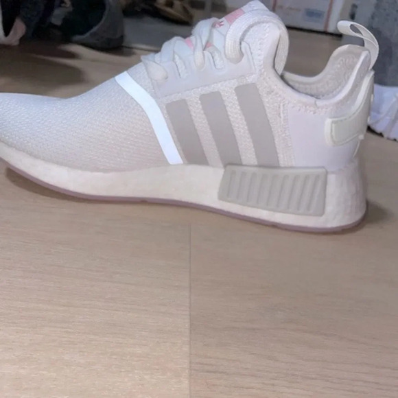 WOMENS ADIDAS NMD R1 WHITE/GREY/ PINK RUNNING SHOES SIZE 6 - Picture 6 of 16